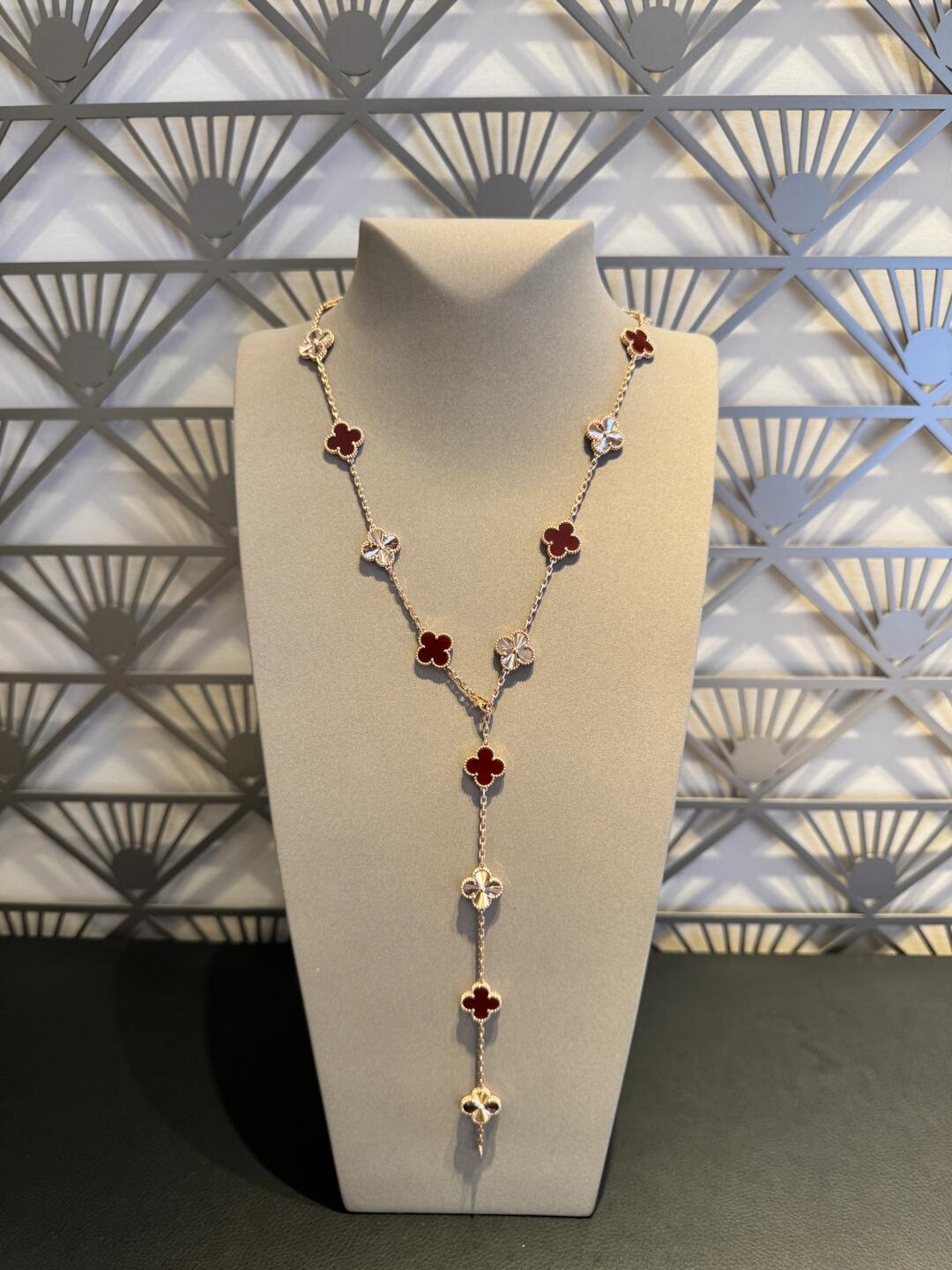 [OAK JURI]CLOVER 20 MOTIFS LASER CARNELIAN NECKLACE