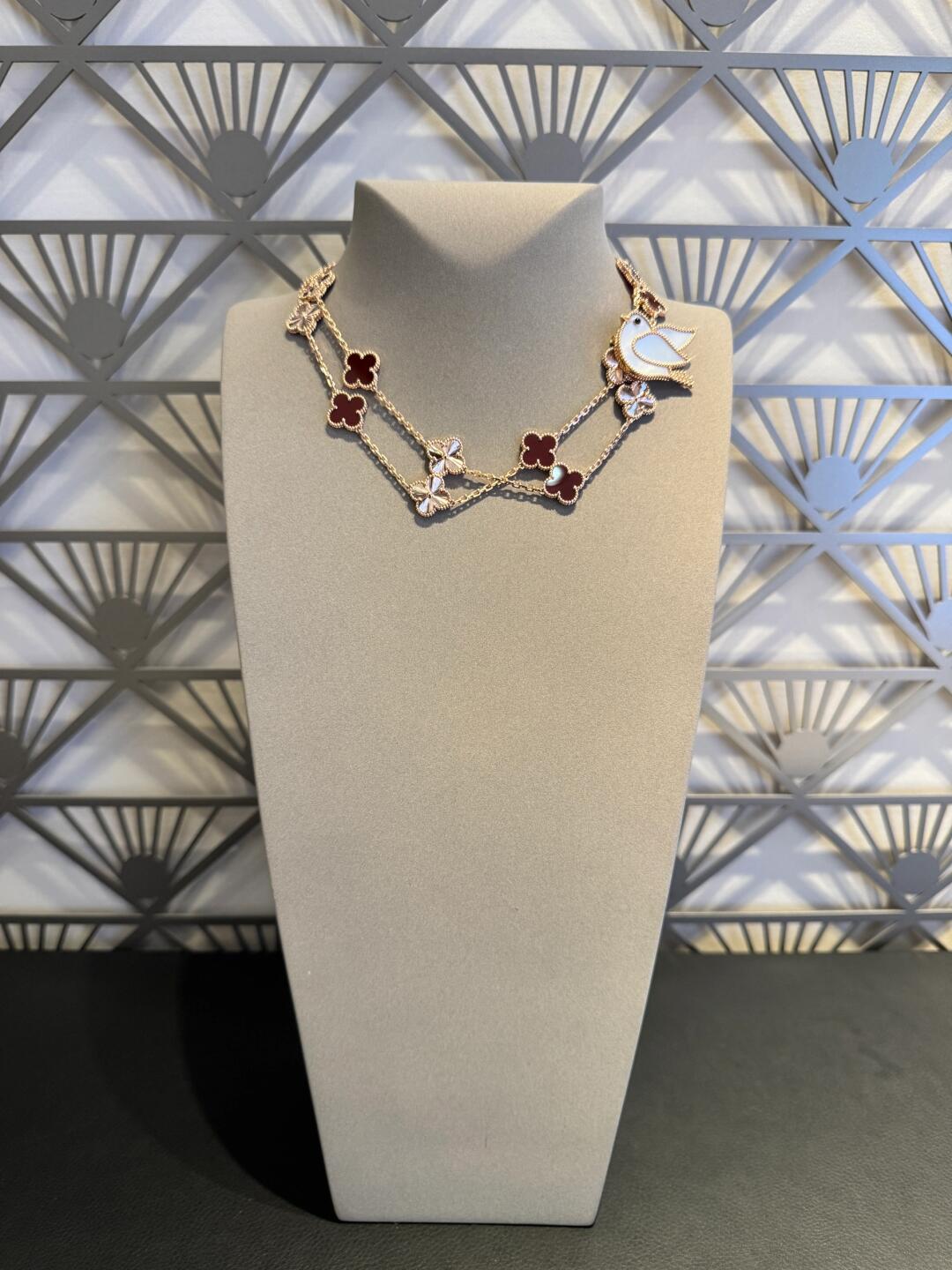 [OAK JURI]CLOVER 20 MOTIFS LASER CARNELIAN NECKLACE