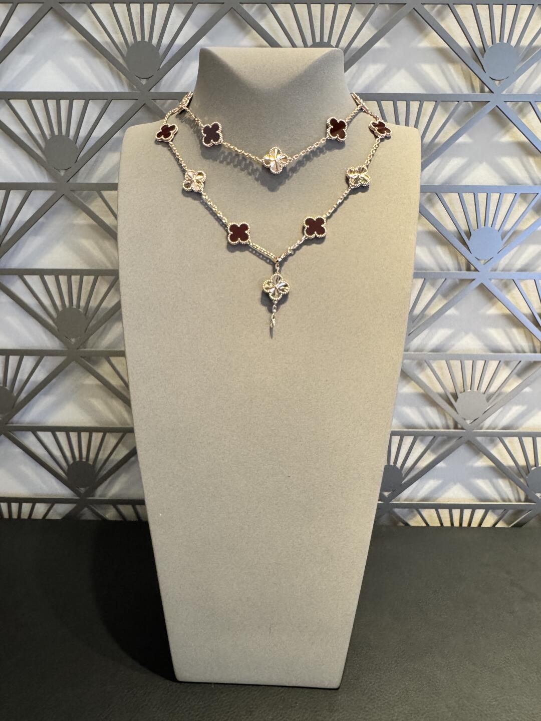 [OAK JURI]CLOVER 20 MOTIFS LASER CARNELIAN NECKLACE