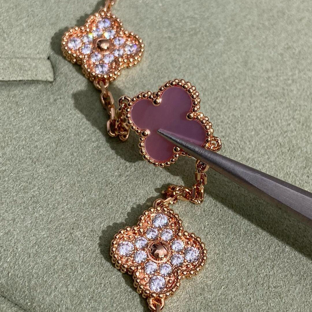 [OAK JURI]CLOVER 10 MOTIFS DIAMOND PINK MOP NECKLACE