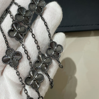[OAK JURI]CLOVER 5 MOTIF BLACK BRACELET