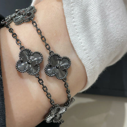 [OAK JURI]CLOVER 5 MOTIF BLACK BRACELET