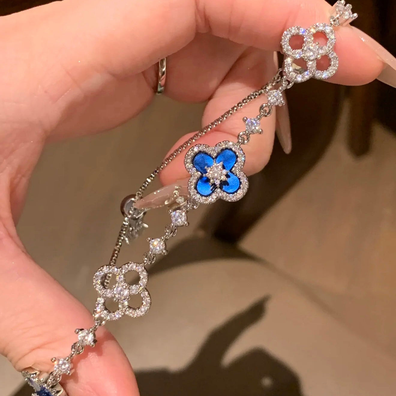 [OAK JURI]CLOVER 5 MOTIF PINK BLUE RED WHITE BRACELET