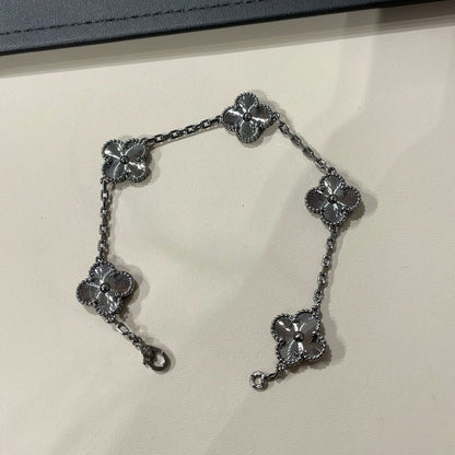 [OAK JURI]CLOVER 5 MOTIF BLACK BRACELET