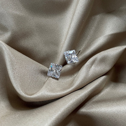 [OAK JURI]Stylish Shiny Square Center Stone Stud Earrings