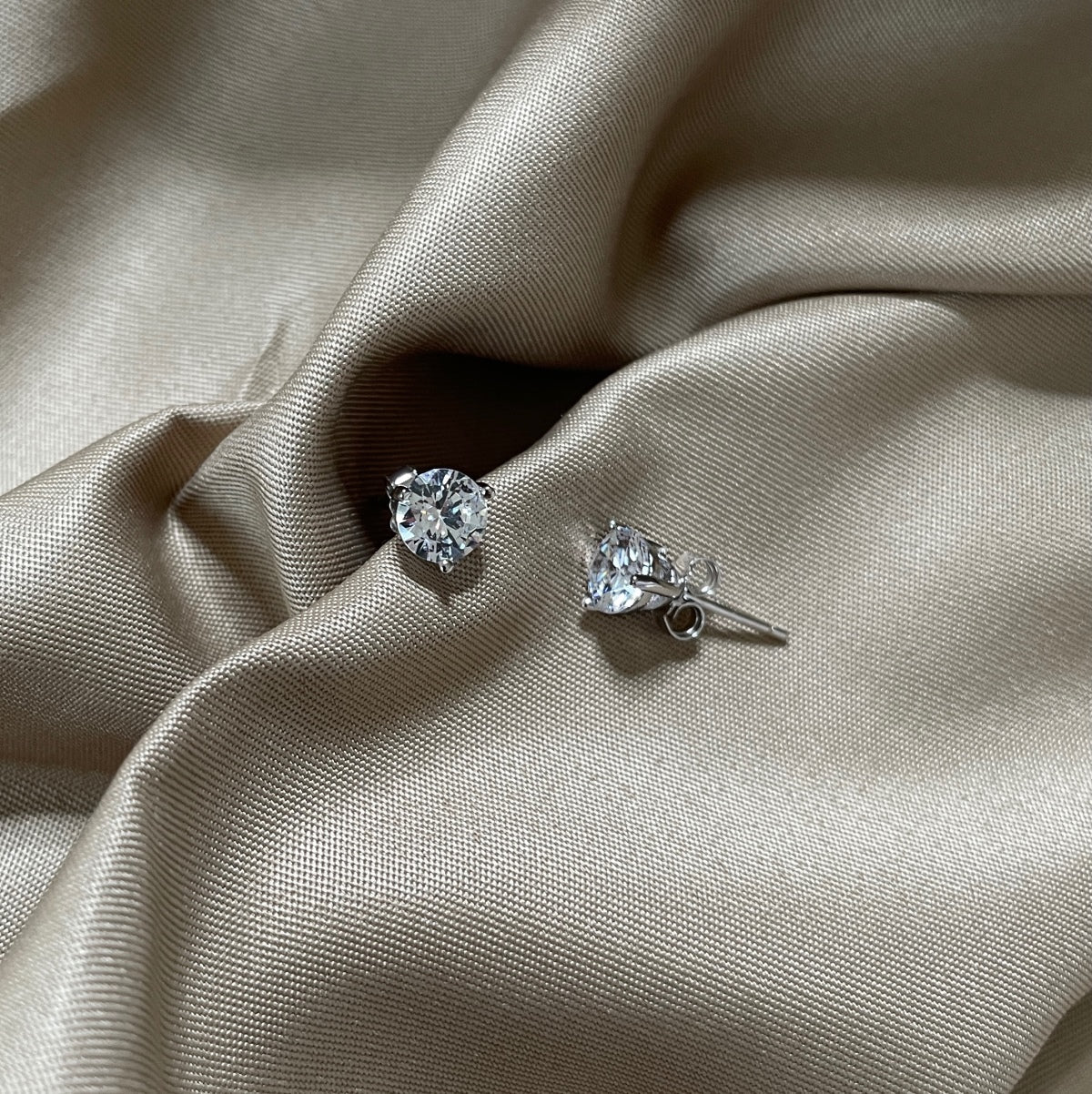 [OAK JURI]Dainty Round Shape Earrings