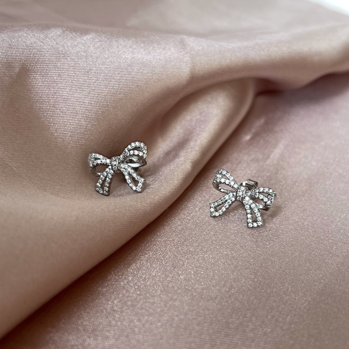 [OAK JURI]Dainty Bow Shape Earrings
