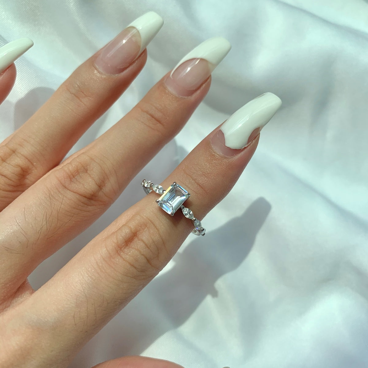 [OAK JURI]1.0 Carat Dainty Resplendent Radiant Cut Daily Ring