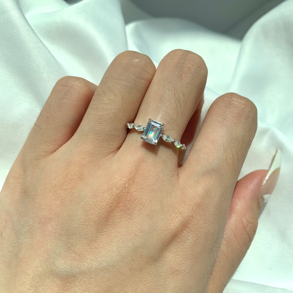 [OAK JURI]1.0 Carat Dainty Resplendent Radiant Cut Daily Ring
