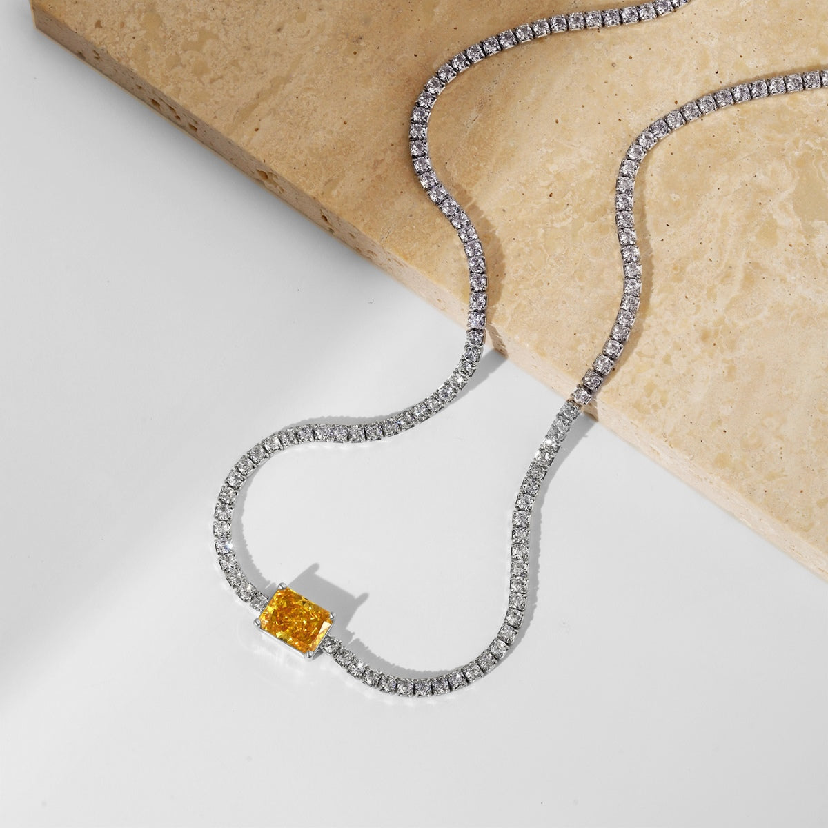 [OAK JURI]2.0 carat Ornate Emerald Cut Necklace