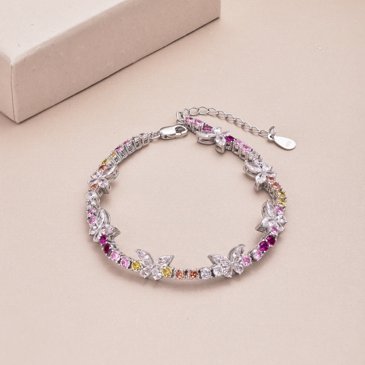 [OAK JURI]Ornate Colorful Butterfly Shape Round Cut Daily Bracelet