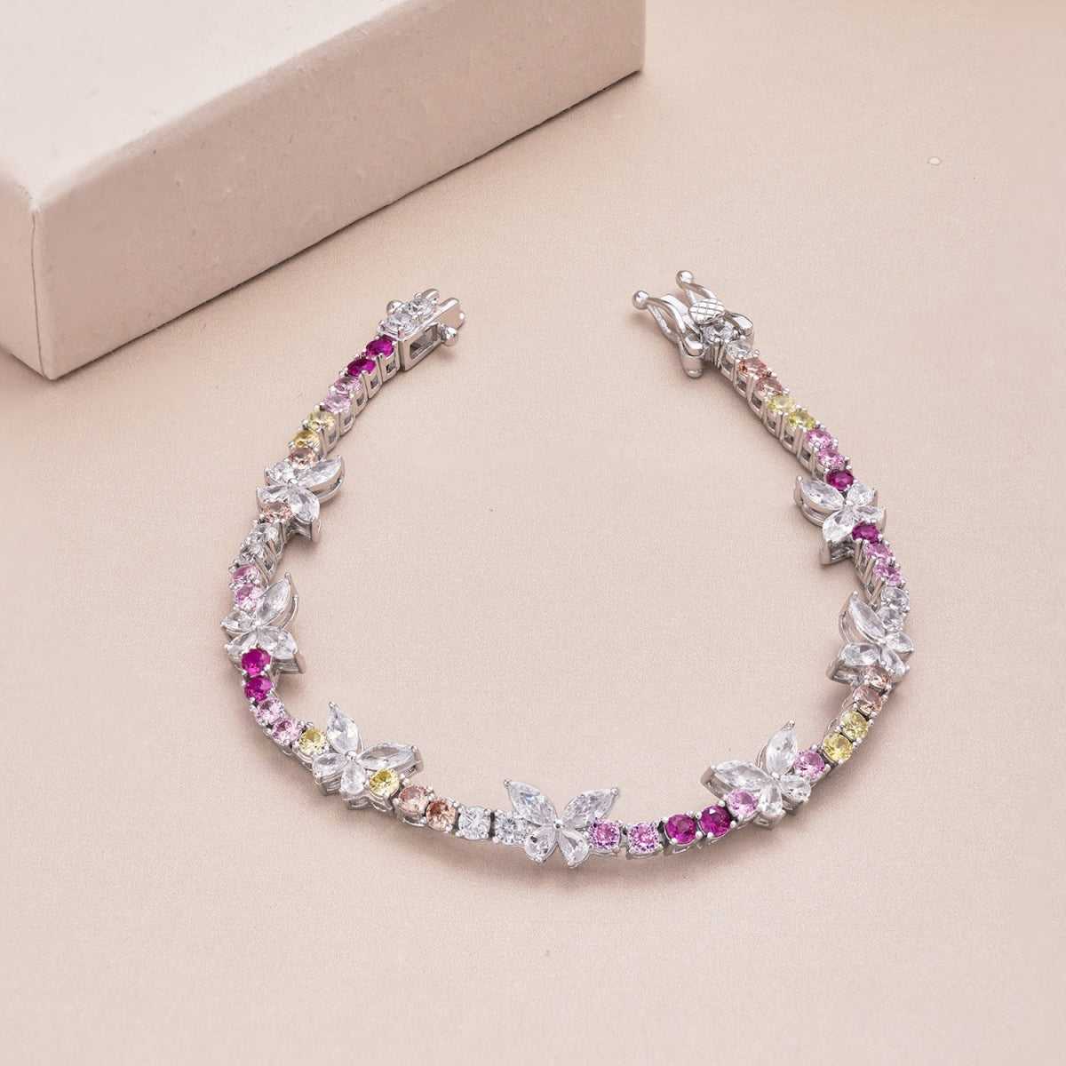 [OAK JURI]Ornate Colorful Butterfly Shape Round Cut Daily Bracelet