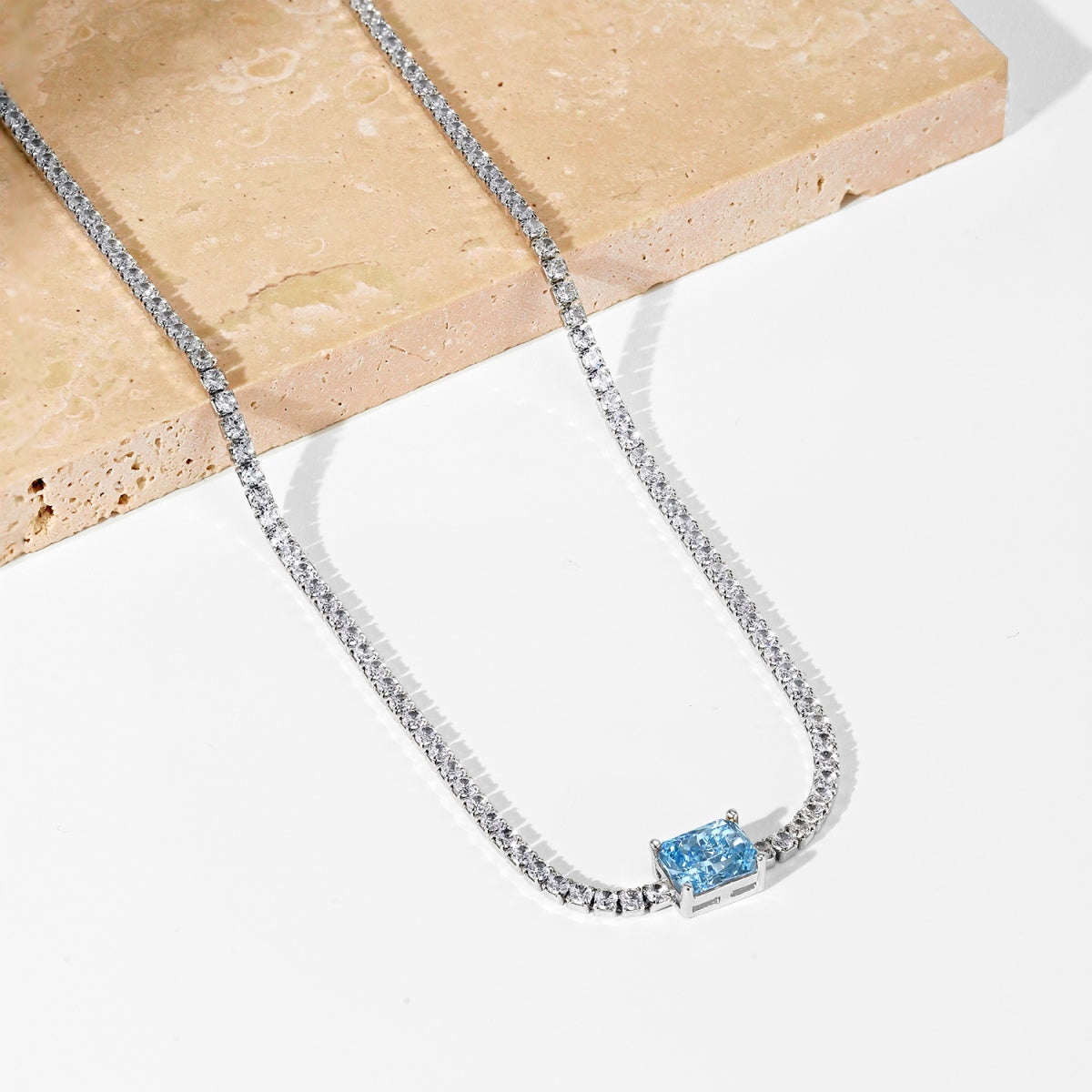 [OAK JURI]2.0 carat Ornate Emerald Cut Necklace