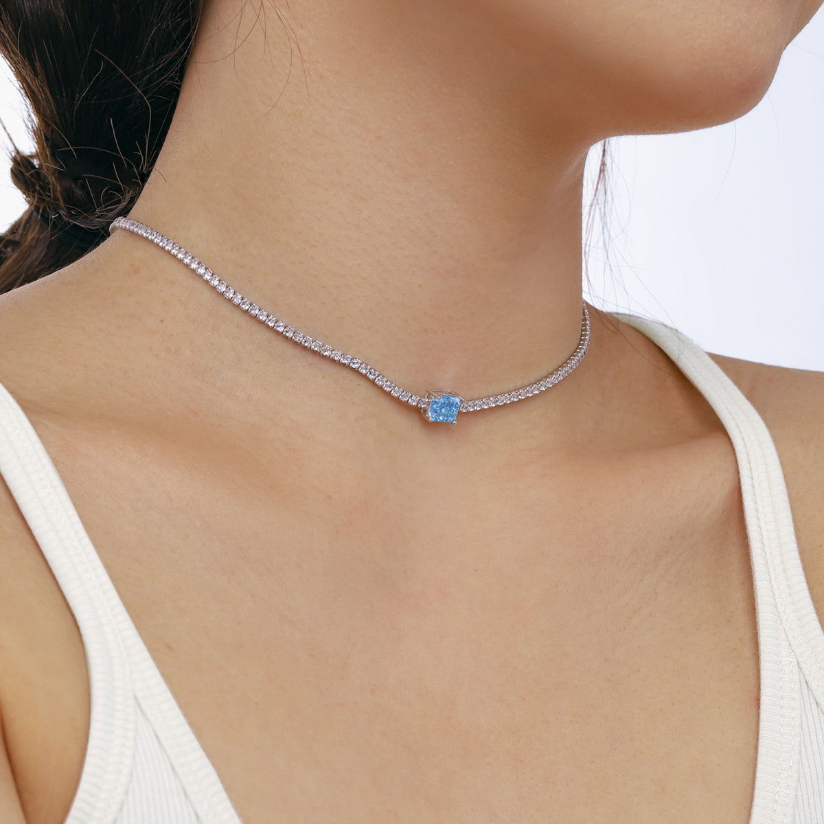 [OAK JURI]2.0 carat Ornate Emerald Cut Necklace