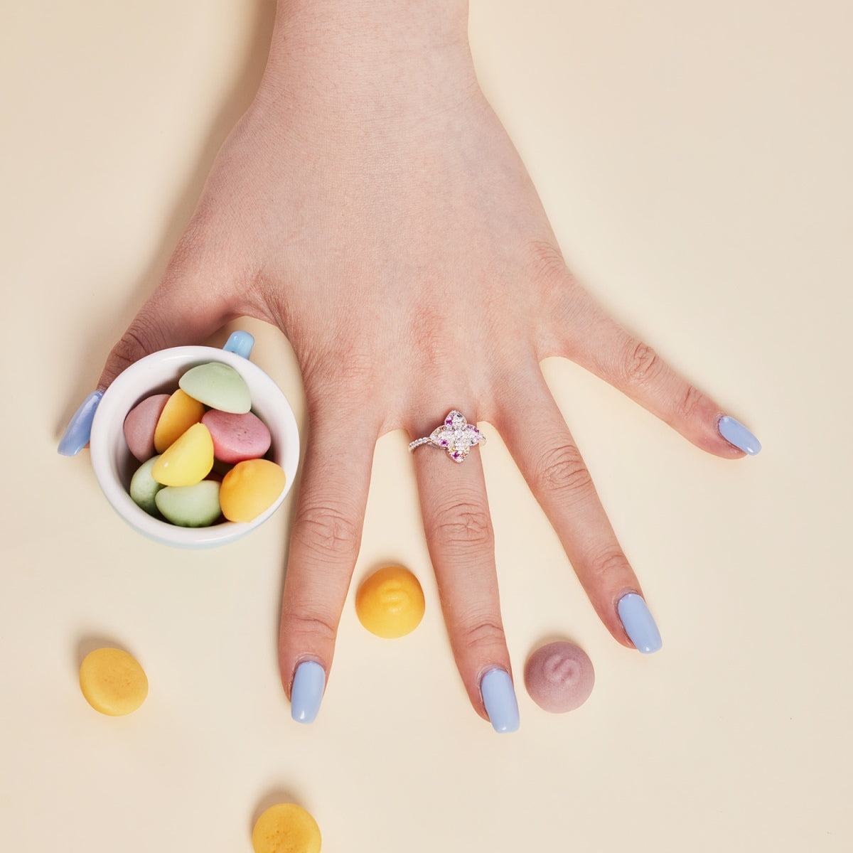 [OAK JURI]Luxurious Colorful Flower Shape Banquet Ring