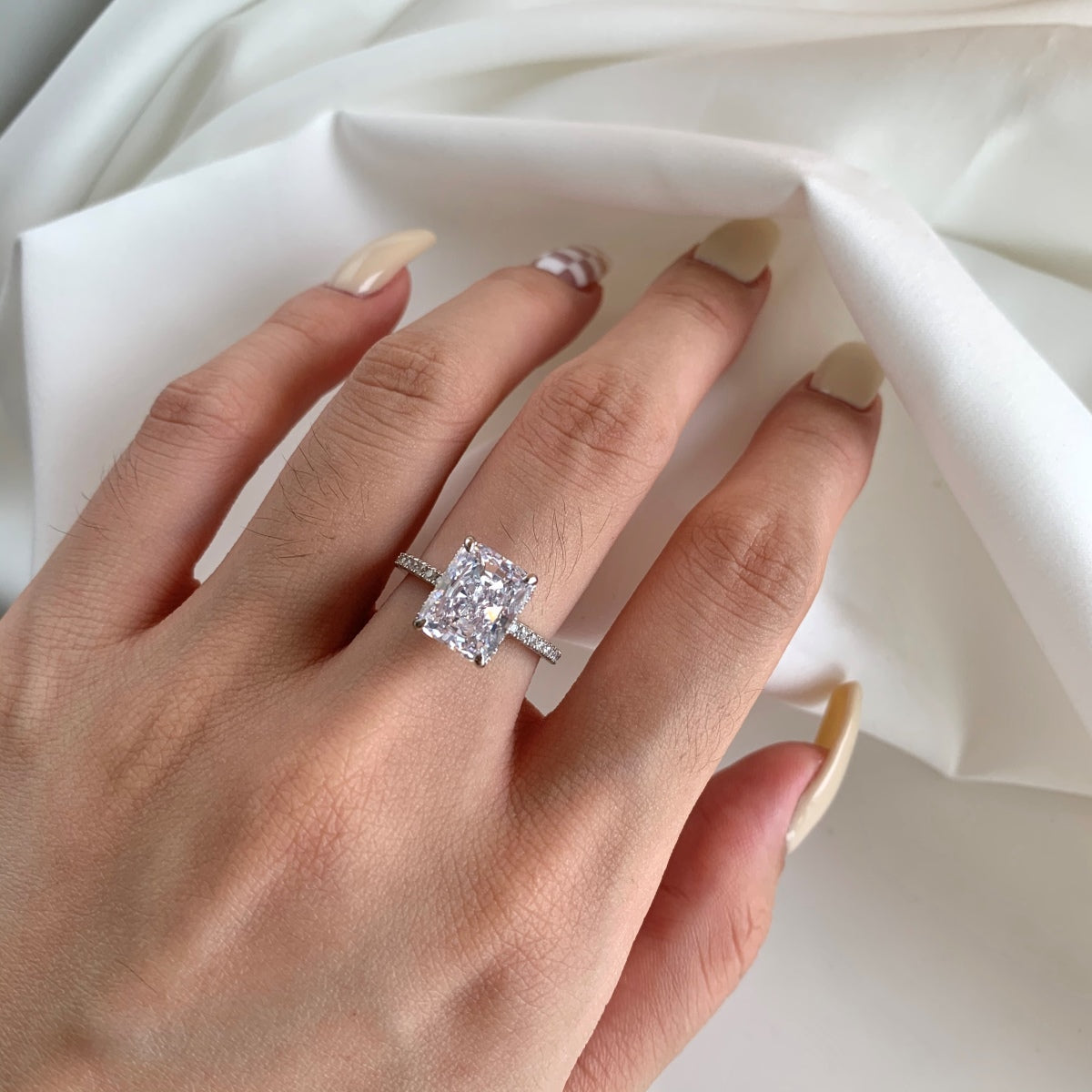 [OAK JURI]4.0 Carat Luxurious Engagement Ring
