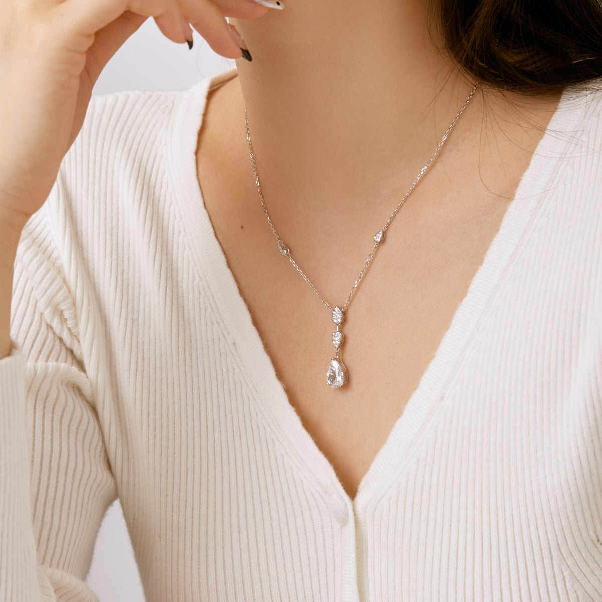 [OAK JURI]Dazzling Pear Cut Necklace