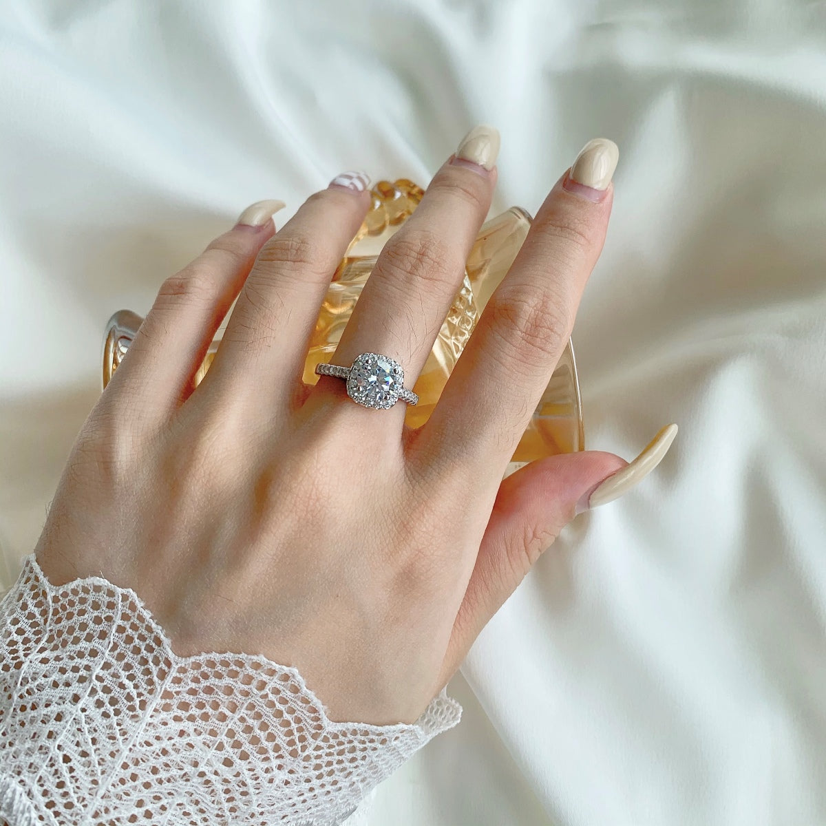[OAK JURI]Dazzling Resplendent Round Cut Wedding Ring