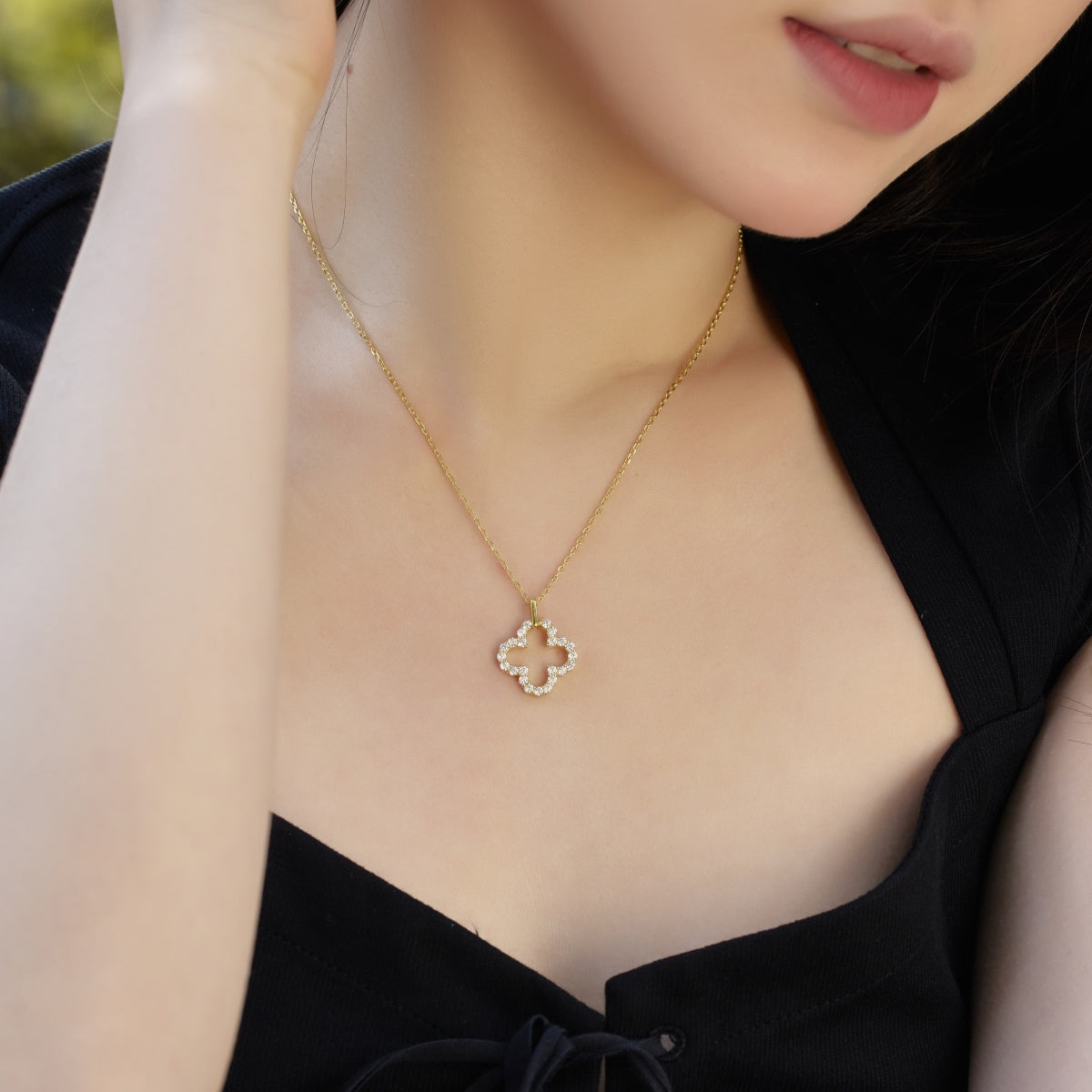 [OAK JURI]Four-Leaf Clover Hollow Design Exquisite Necklace