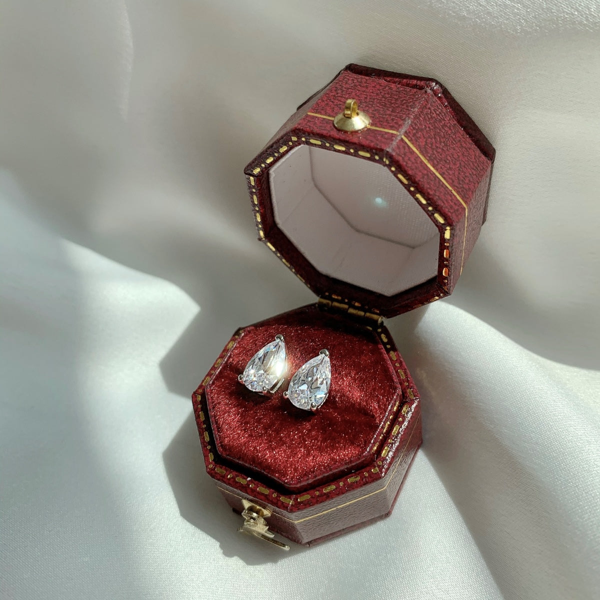 [OAK JURI]Ornate Water Drop Shape Earrings