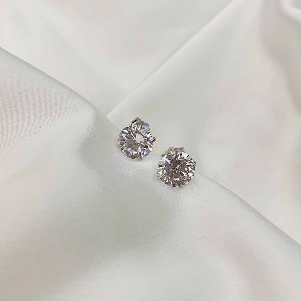 [OAK JURI]Stylish Shiny Round Center Stone Stud Earrings