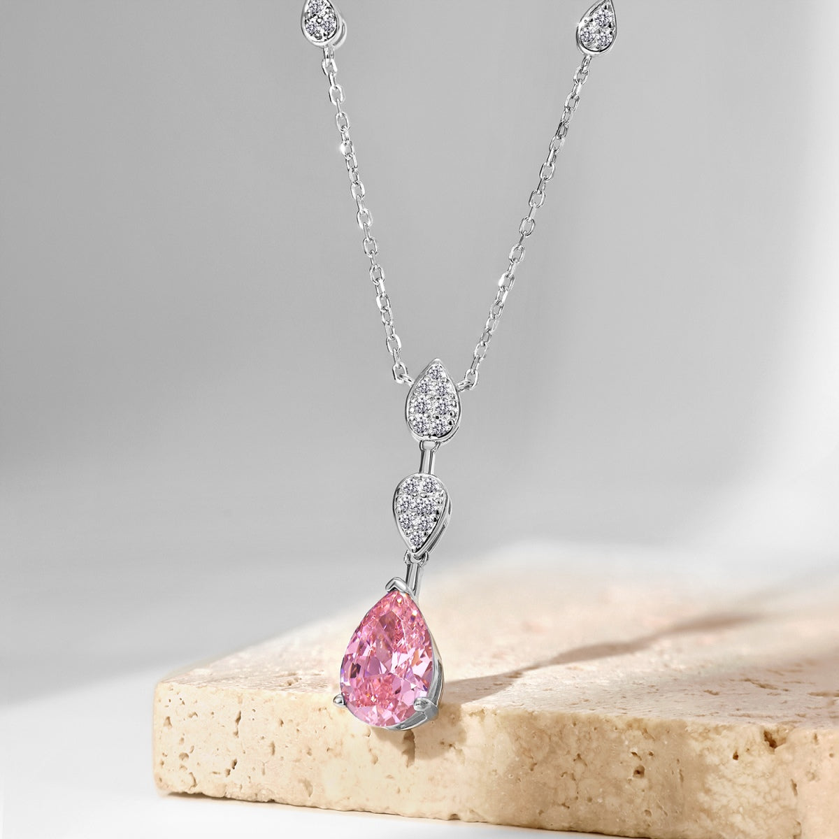 [OAK JURI]Dazzling Pear Cut Necklace