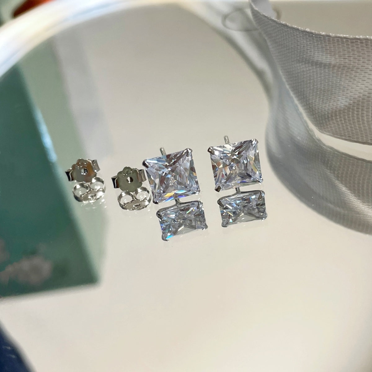 [OAK JURI]Ornate Square Shape Earrings