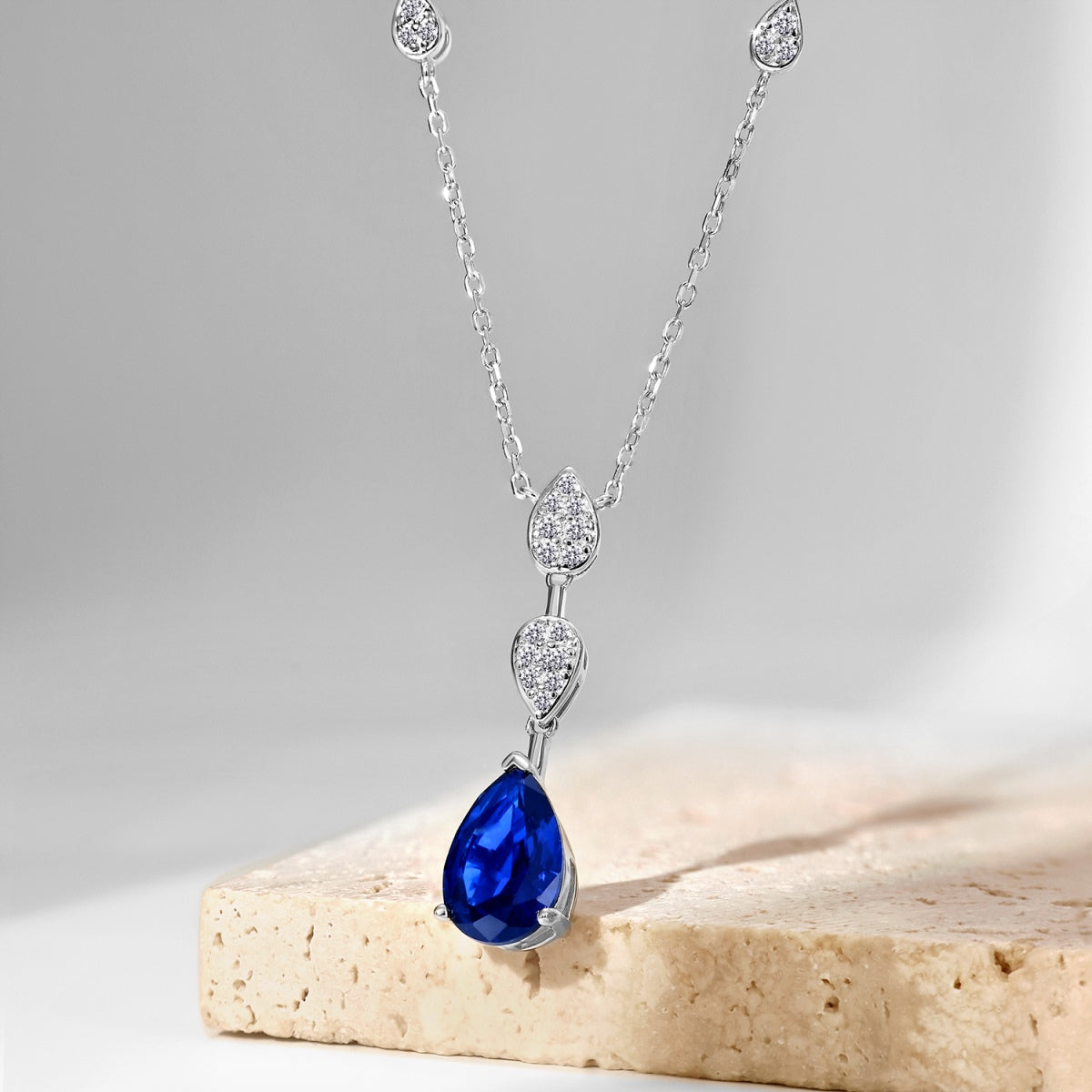 [OAK JURI]Dazzling Pear Cut Necklace