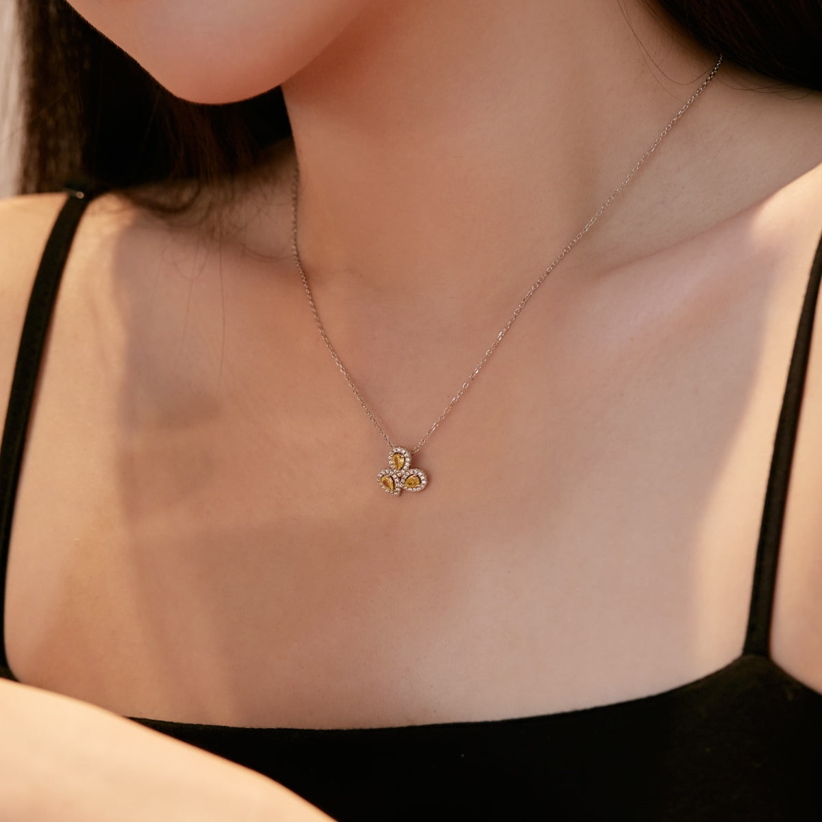 [OAK JURI]Elegant Flower Shape Pear Cut Necklace