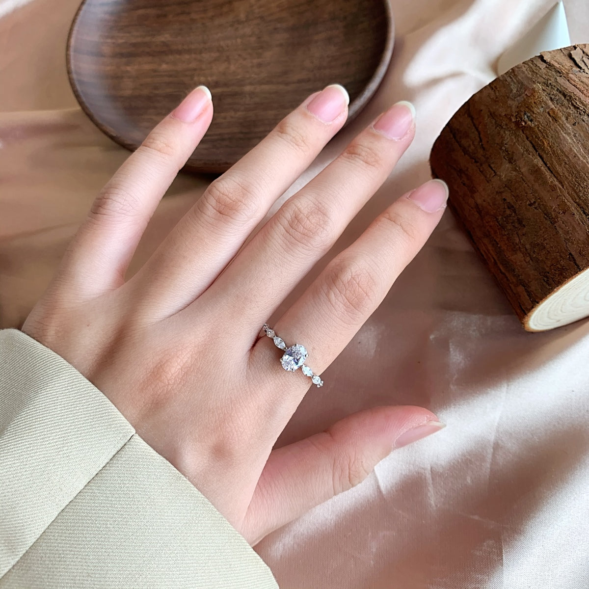 [OAK JURI]0.75 Carat Luxurious Vibrant Elongated Cushion Cut Daily Ring