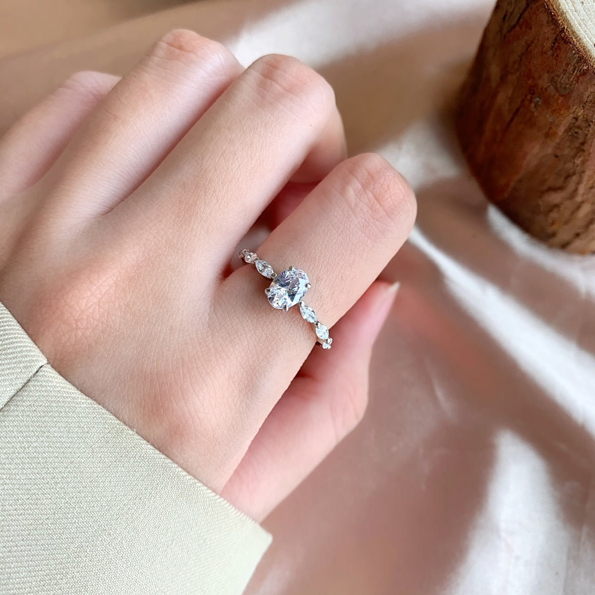 [OAK JURI]0.75 Carat Luxurious Vibrant Elongated Cushion Cut Daily Ring