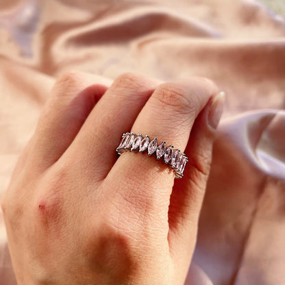 [OAK JURI]Gorgeous Marquise Cut Tennis Ring
