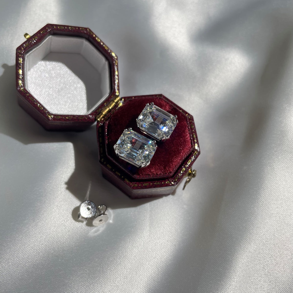 [OAK JURI]Dazzling Square Shape Earrings