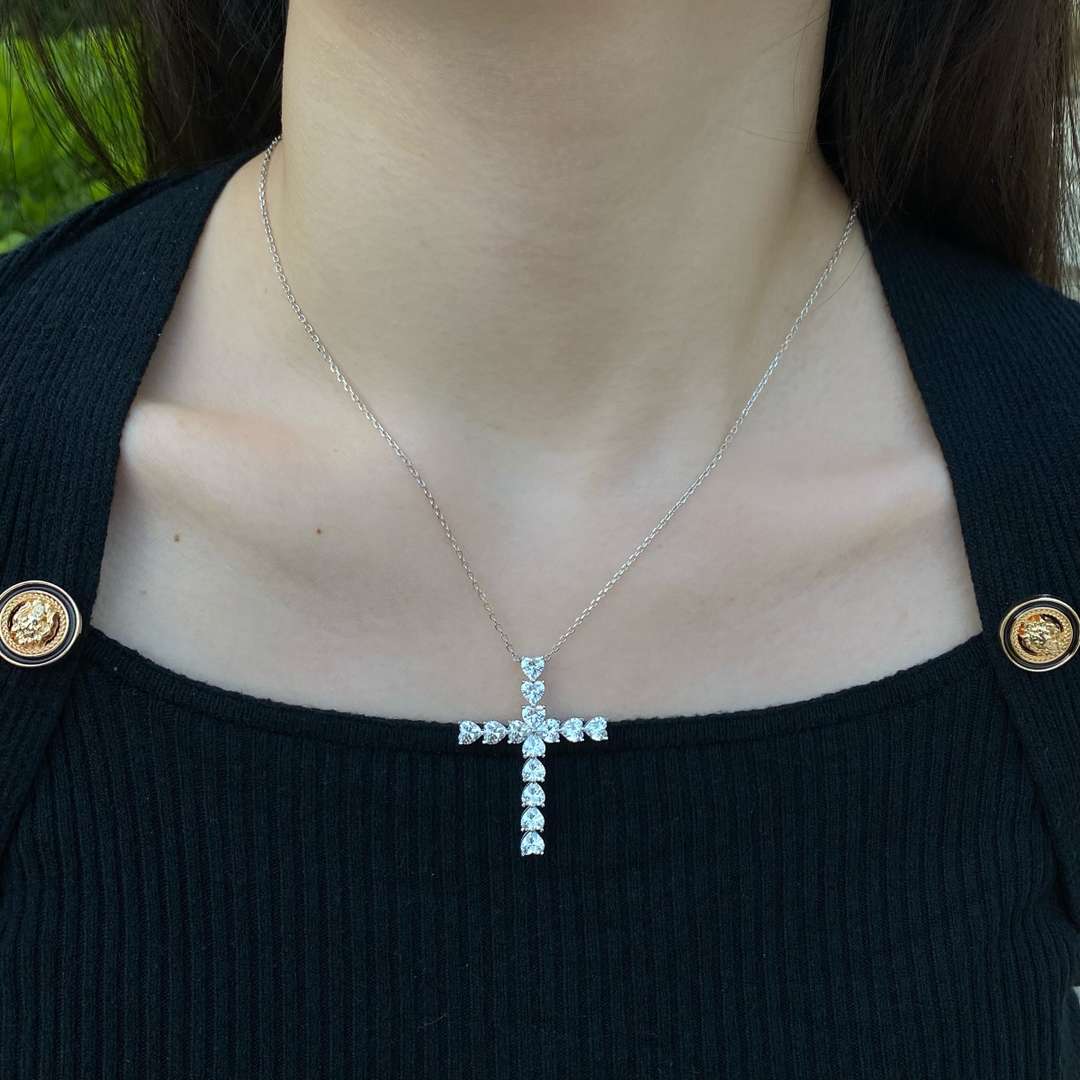 [OAK JURI]Radiant Cross Shape Necklace