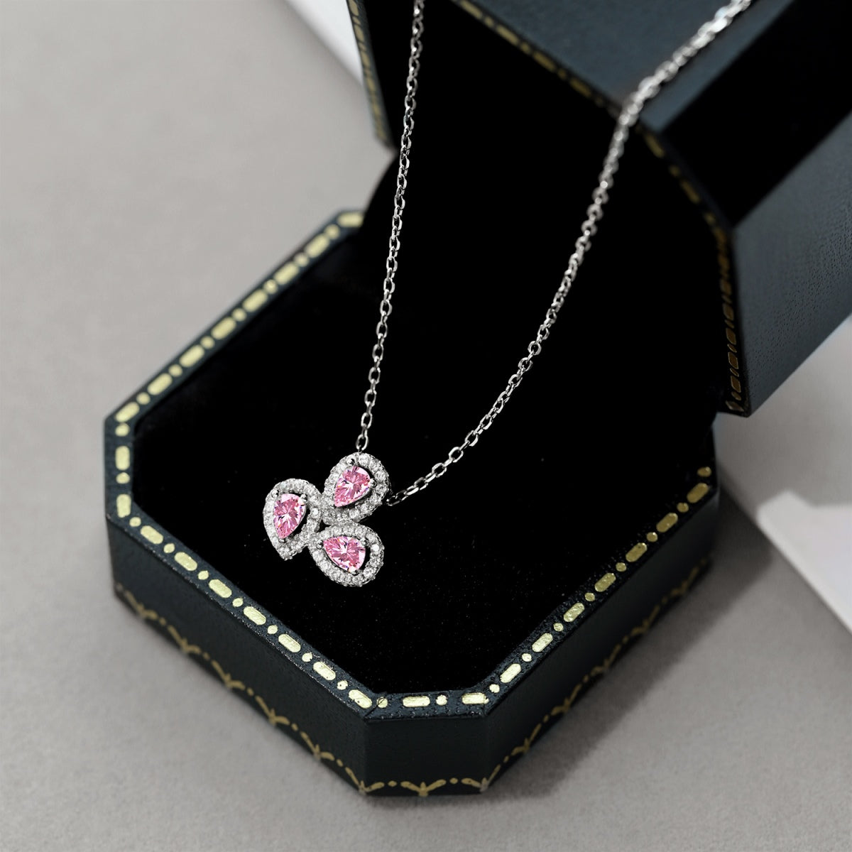 [OAK JURI]Elegant Flower Shape Pear Cut Necklace