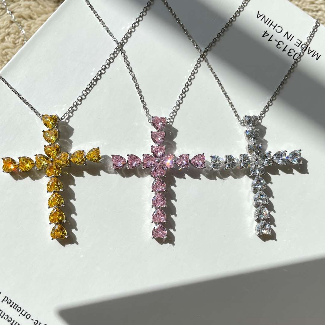 [OAK JURI]Radiant Cross Shape Necklace