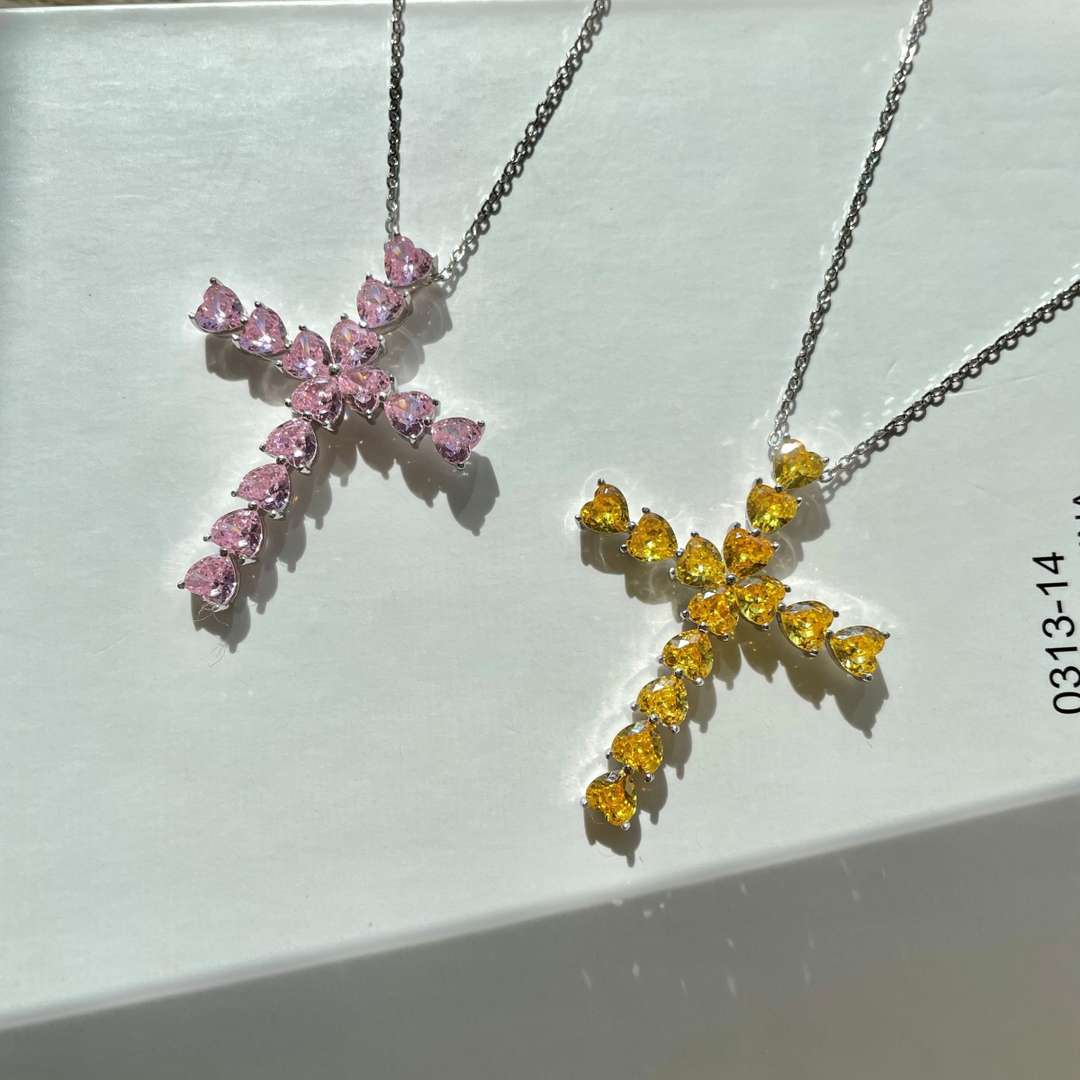 [OAK JURI]Radiant Cross Shape Necklace