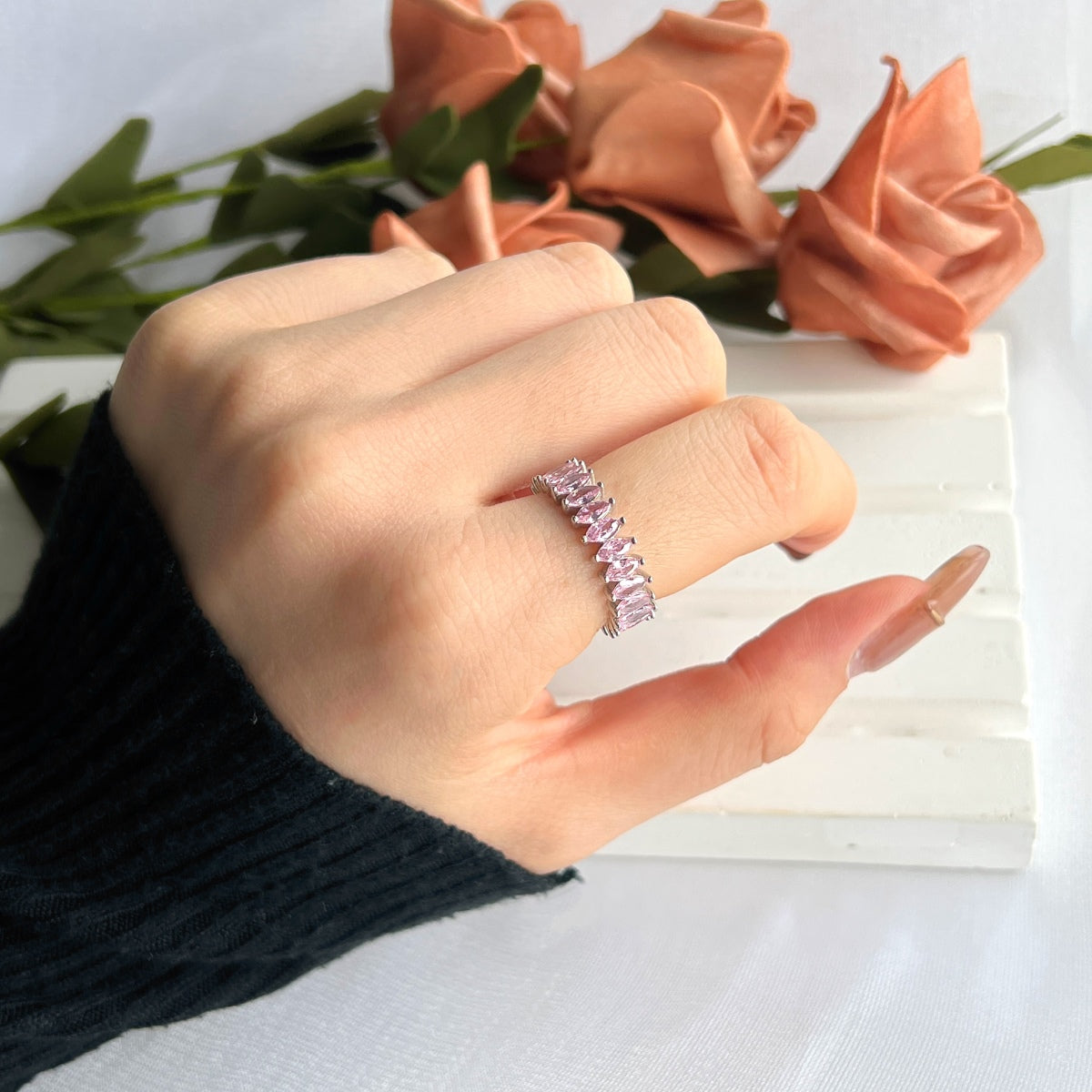 [OAK JURI]Gorgeous Marquise Cut Tennis Ring