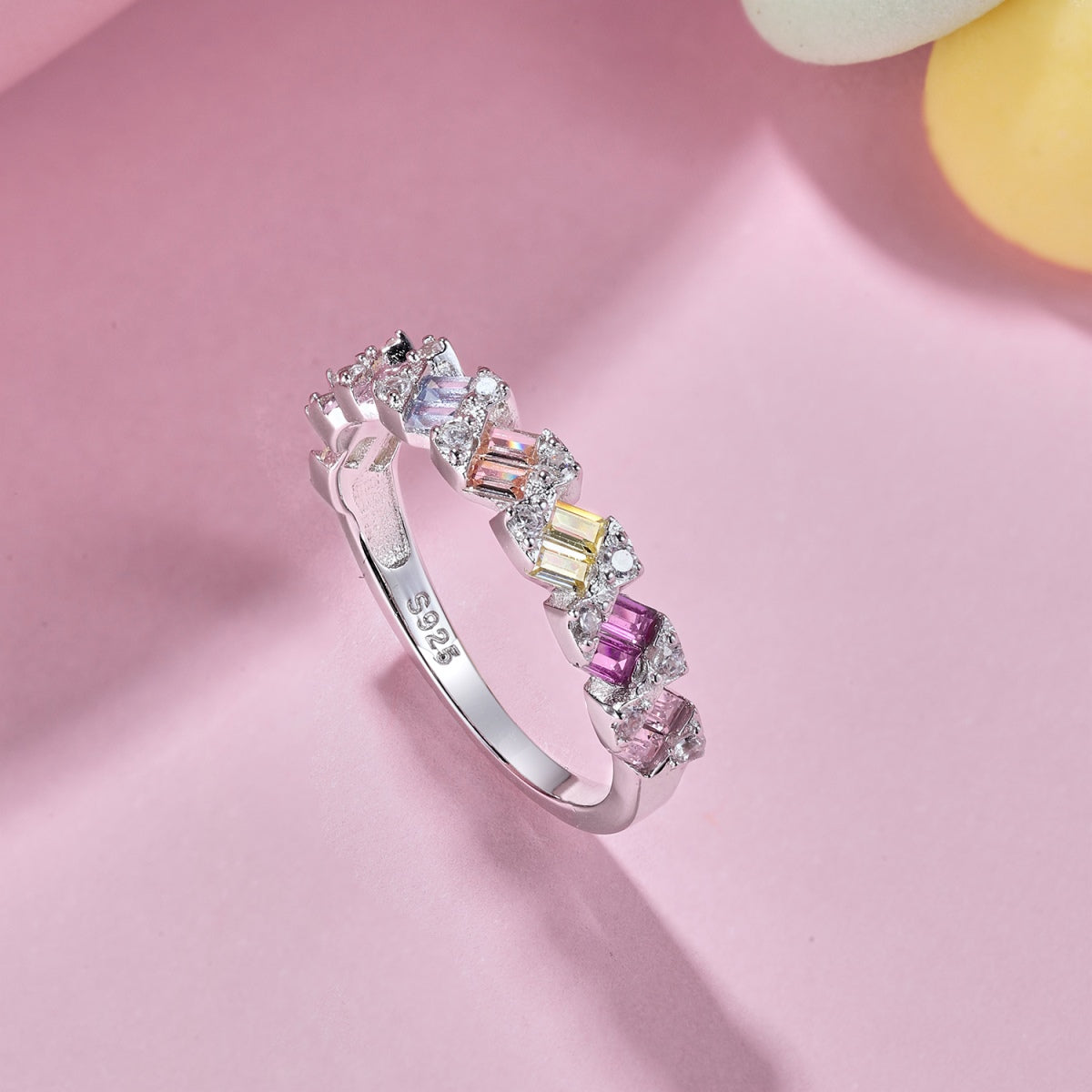 [OAK JURI]Delicate Vibrant Emerald Cut Daily Ring