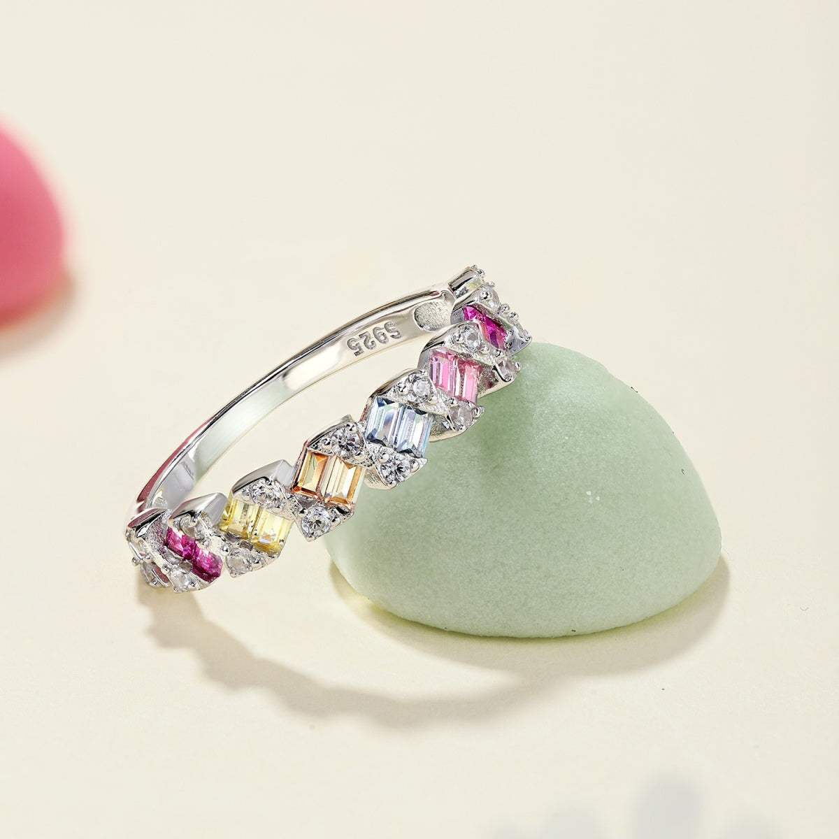 [OAK JURI]Delicate Vibrant Emerald Cut Daily Ring