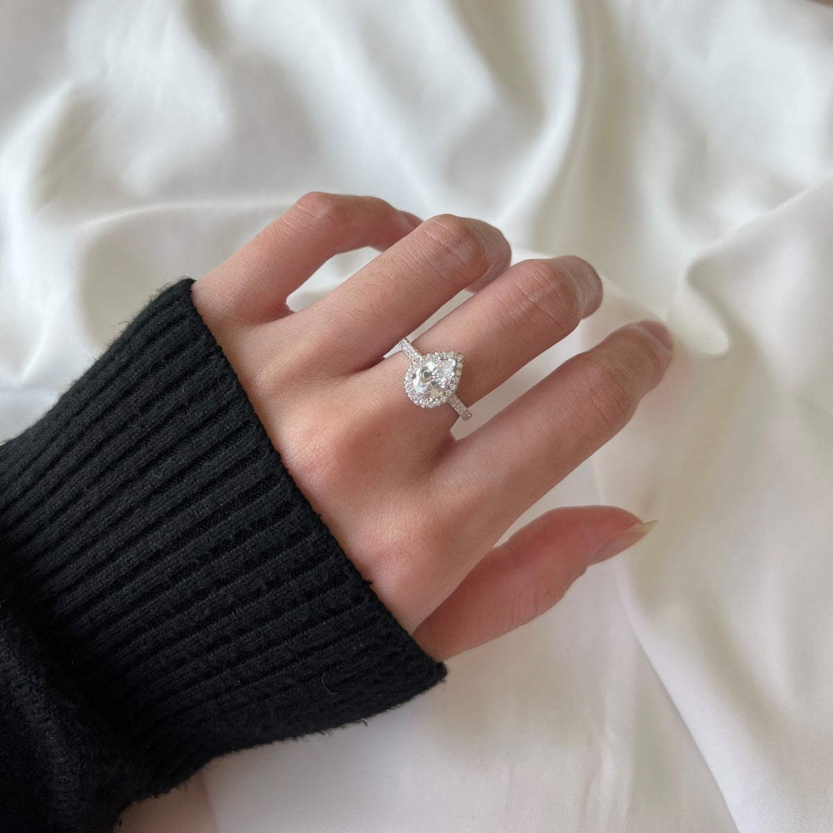 [OAK JURI]1.0 Carat Luxurious Resplendent Water Drop Shape Wedding Ring