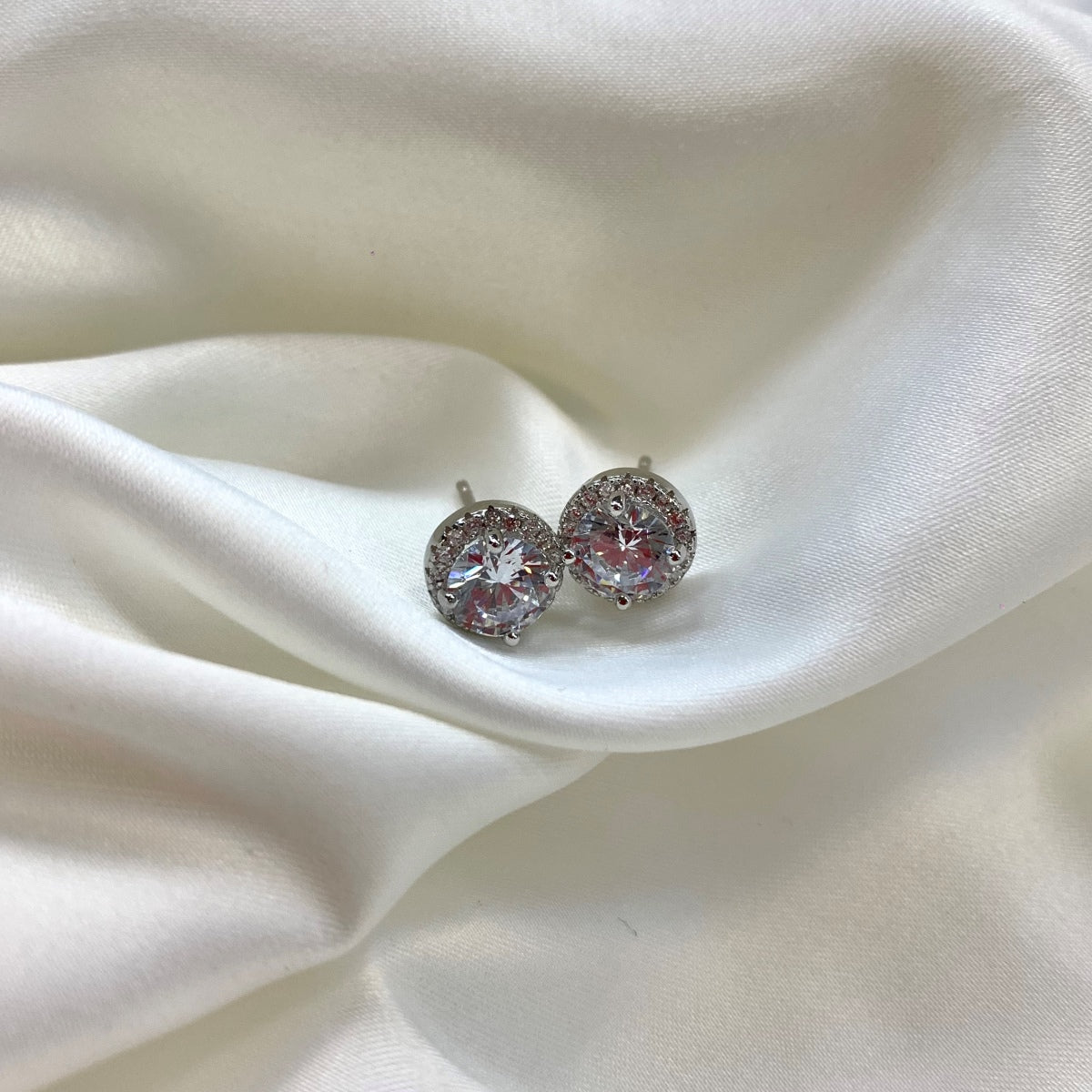 [OAK JURI]Classic Princess Round Shape Earrings