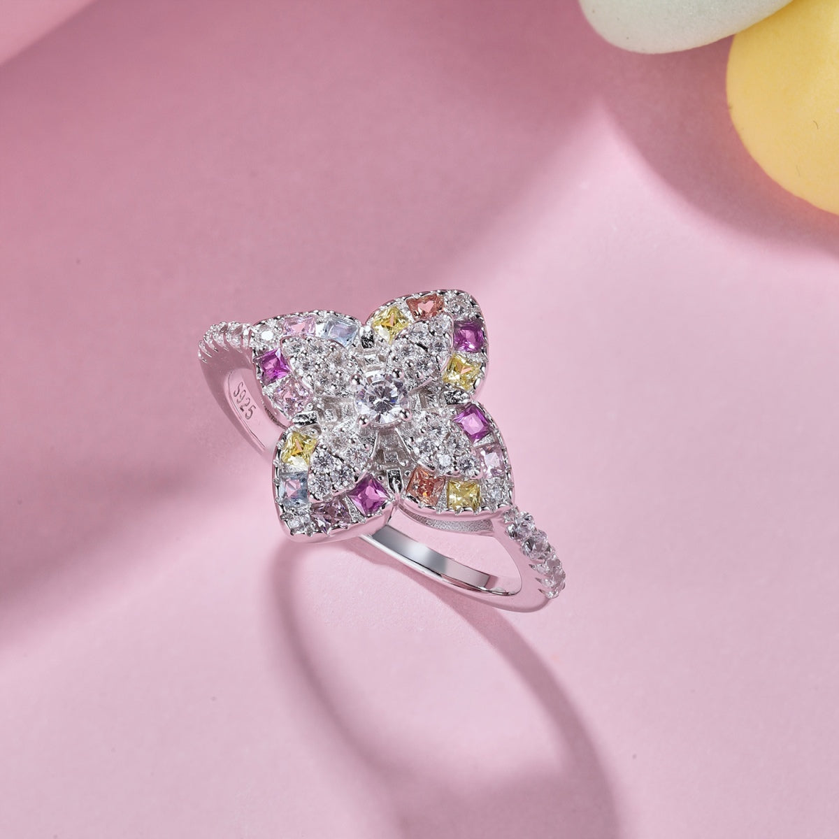 [OAK JURI]Luxurious Colorful Flower Shape Banquet Ring