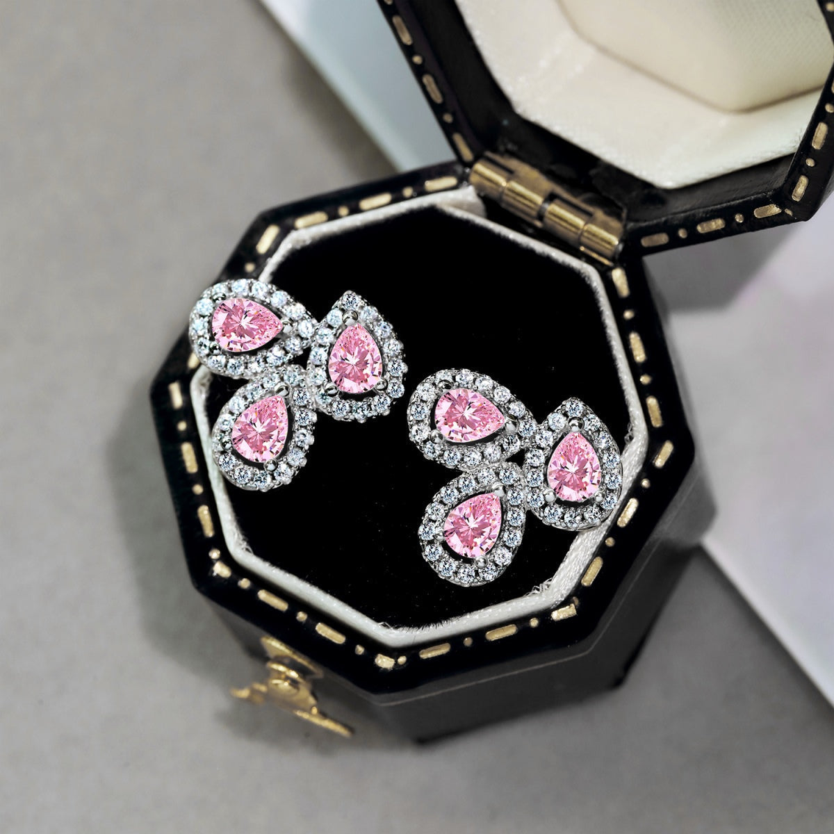[OAK JURI]Ornate Flower Shape Pear Cut Lover Earrings
