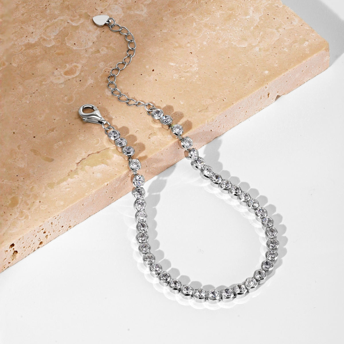 [OAK JURI]Ornate  Sparkling Round Cut Daily Bracelet