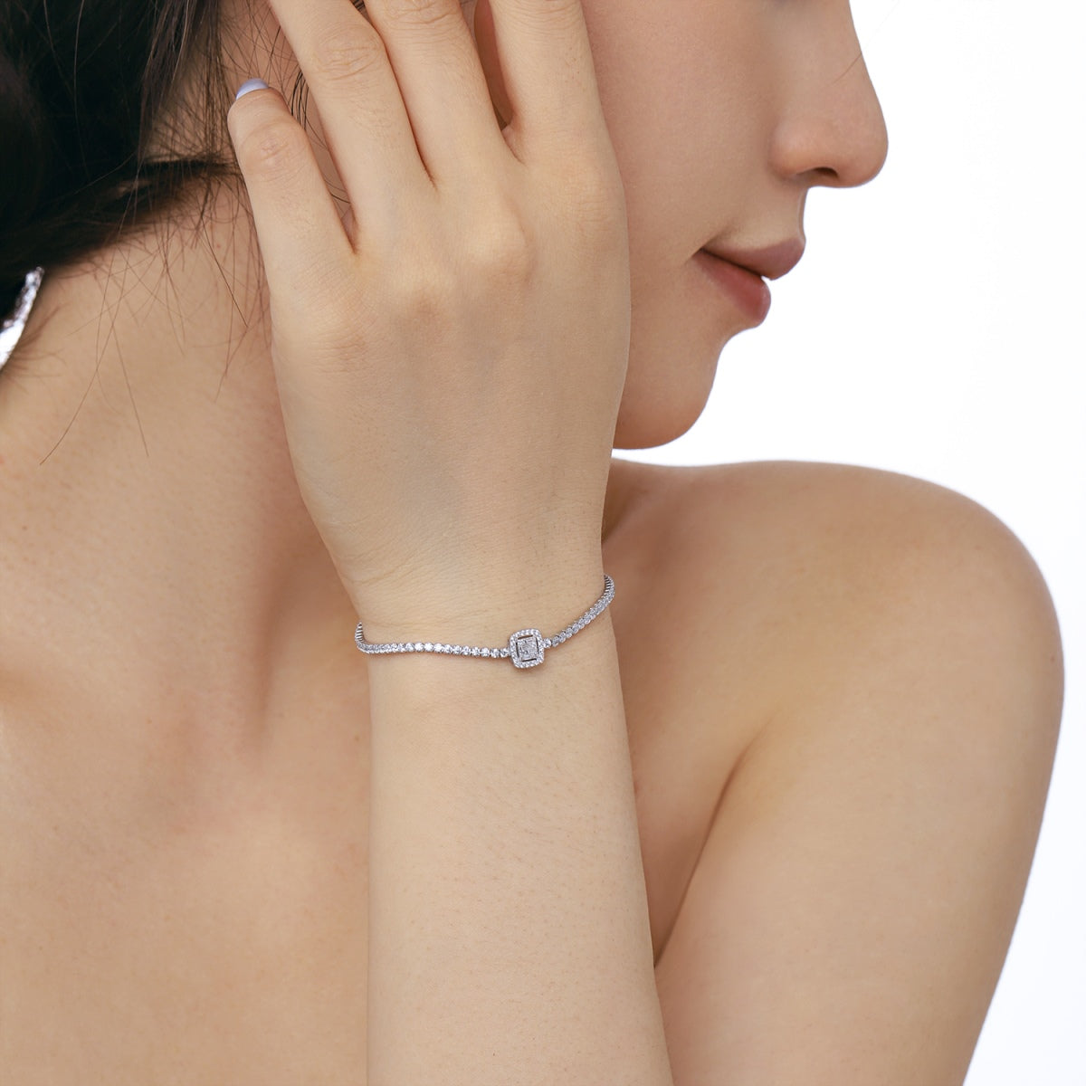 [OAK JURI]Luxurious Dazzling Square Shape Banquet Bracelet