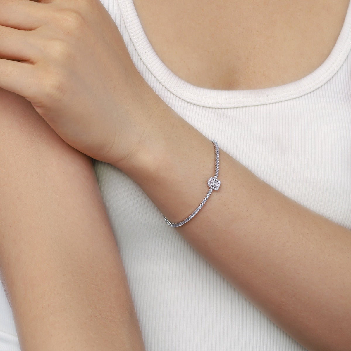 [OAK JURI]Luxurious Dazzling Square Shape Banquet Bracelet