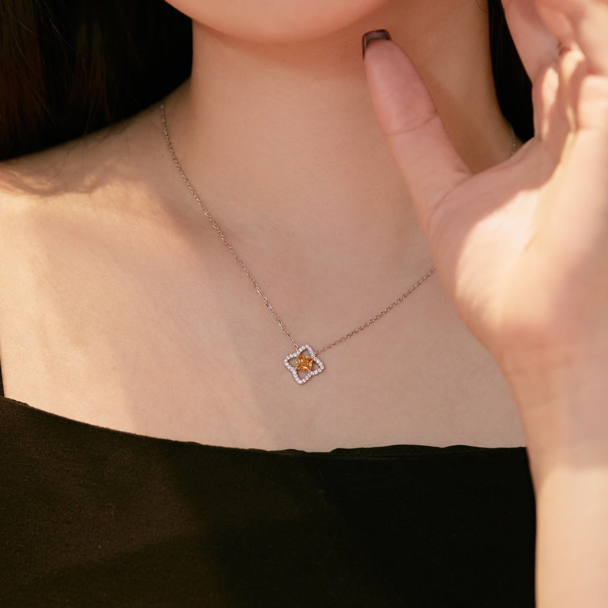[OAK JURI]Exquisite Flower Shape Princess Cut Necklace