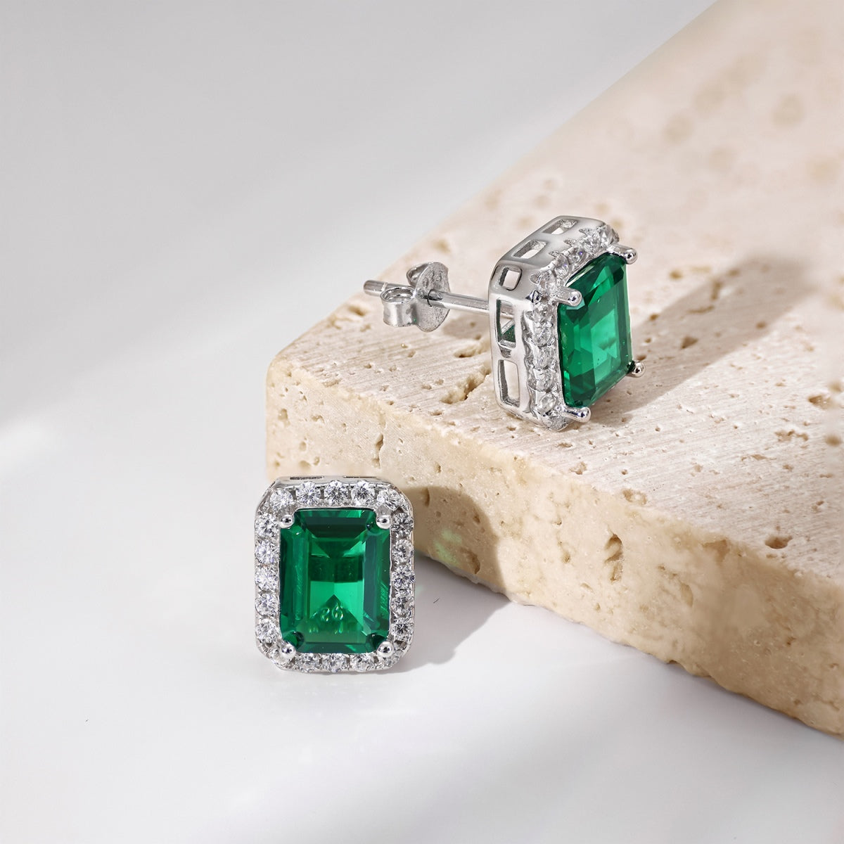 [OAK JURI]Luxurious Dainty Emerald Cut Banquet Earrings