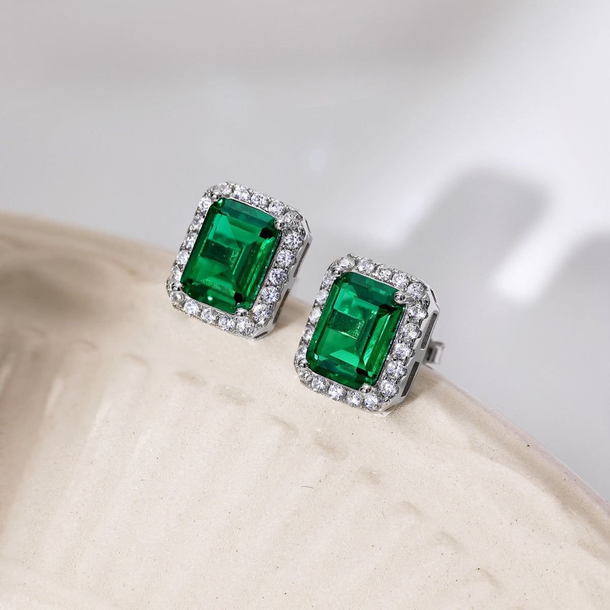 [OAK JURI]Luxurious Dainty Emerald Cut Banquet Earrings